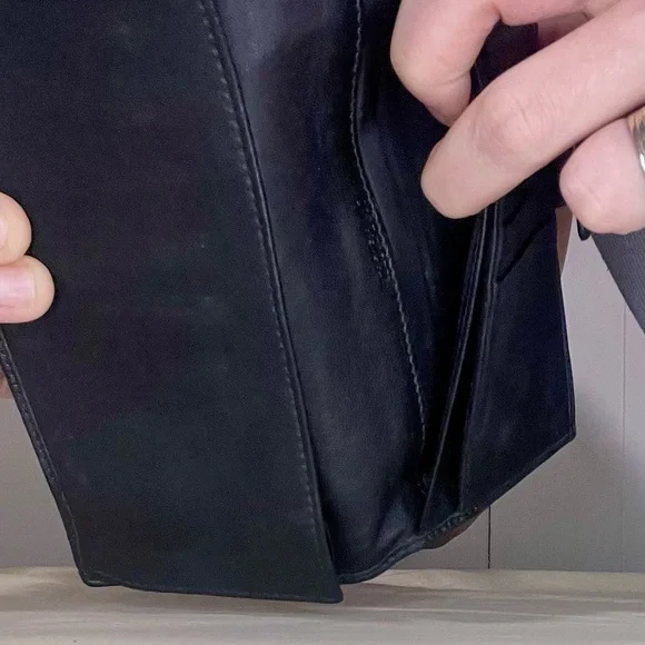 Gucci black leather GG Guccissima logo metal bar plate long wallet - Picture 9 of 10